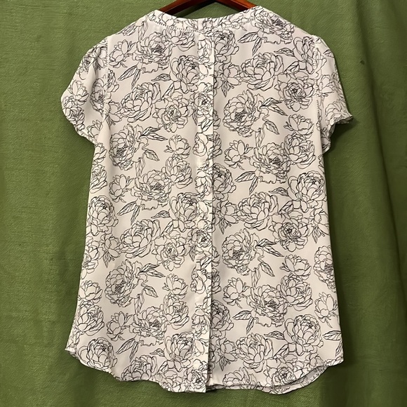 41 hawthorn button down back white rose print blouse, - Picture 5 of 5
